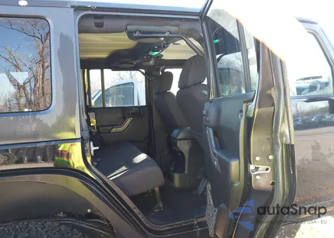 2013 Jeep Wrangler Unlimited Sport z USA, uszkodzony, nr VIN 1C4HJWDG4DL509247